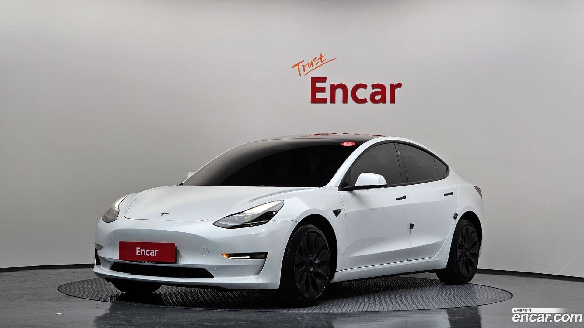 Main__Slider__Photo:Model 3 Tesla 2022.2-0