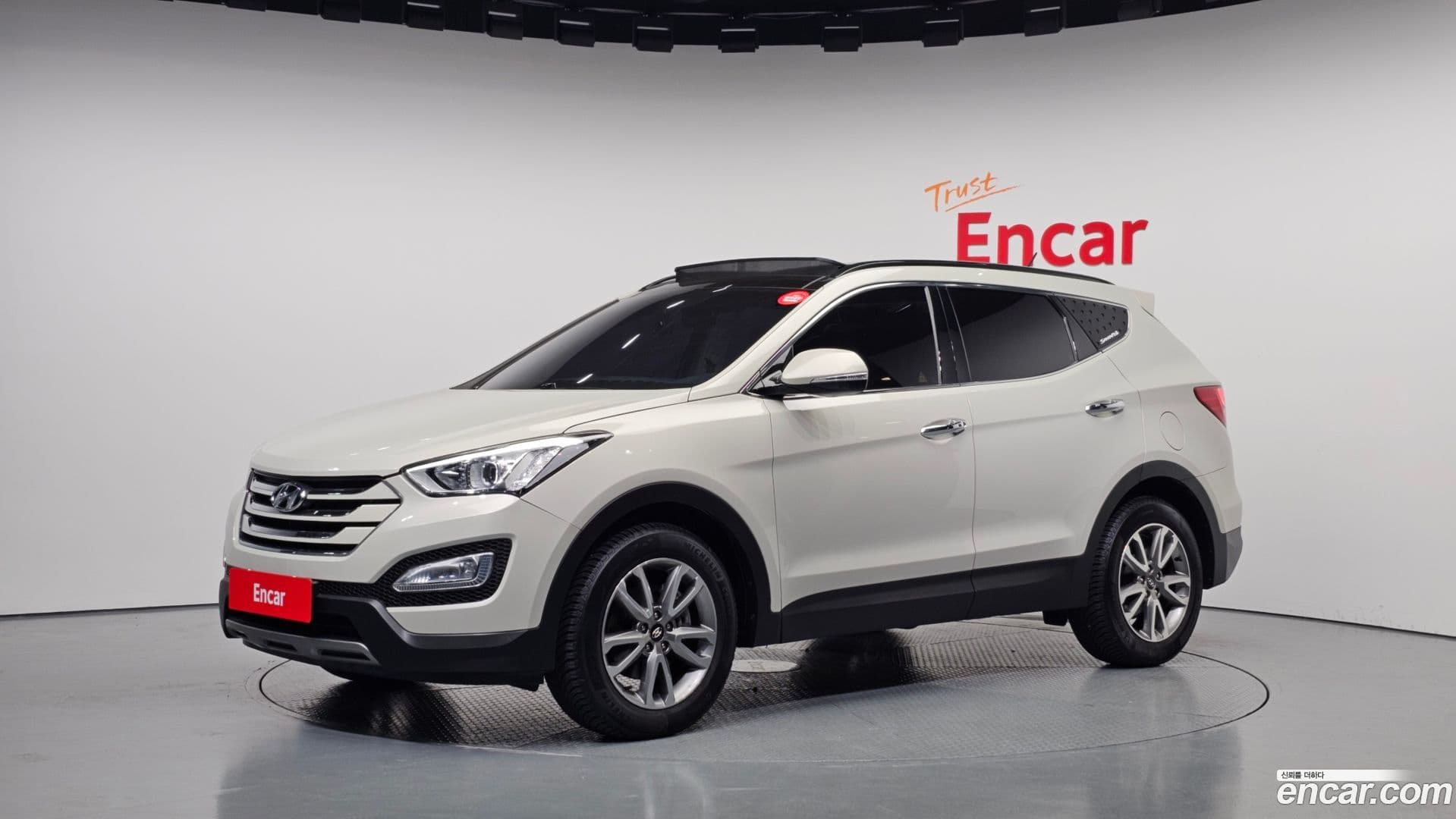Main__Slider__Photo:Santafe Hyundai 2014.1-0