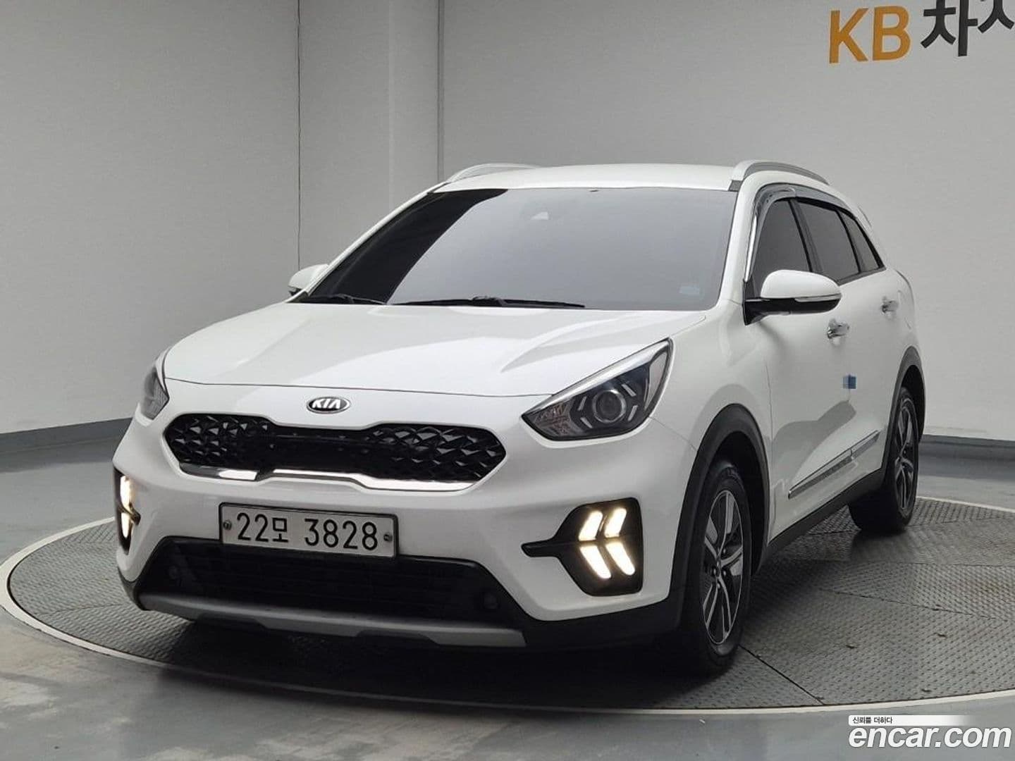 Main__Slider__Photo:Niro Kia 2019.4-0