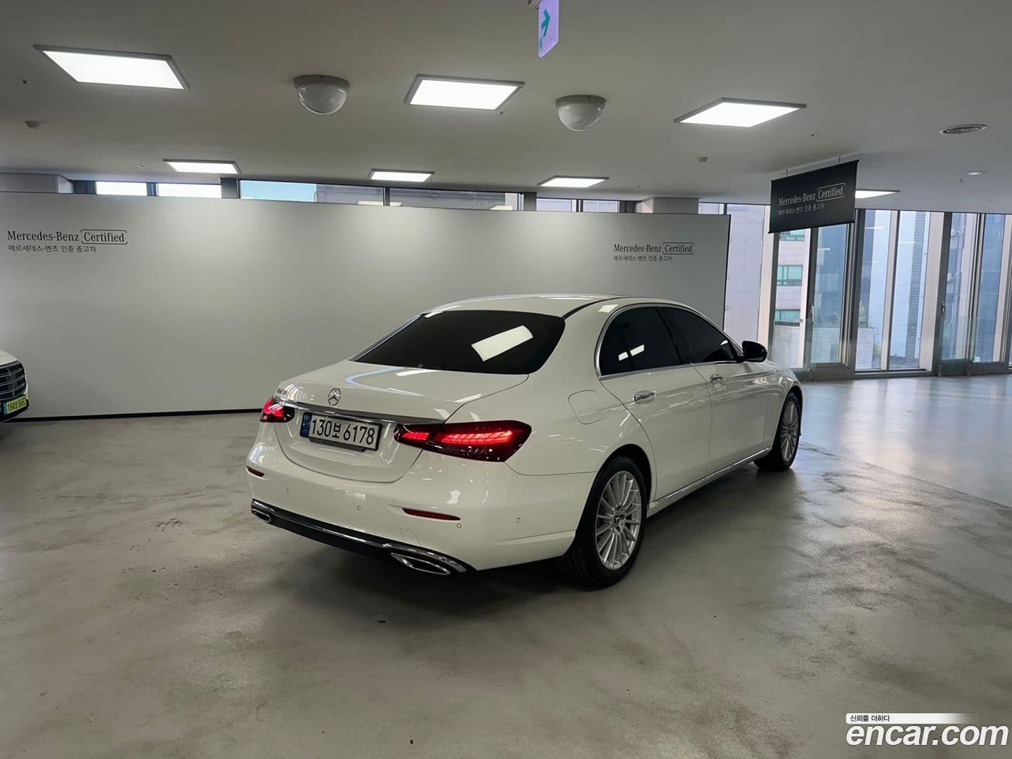 Main__Slider__Photo:E-Class Mercedes-Benz 2022.9-0