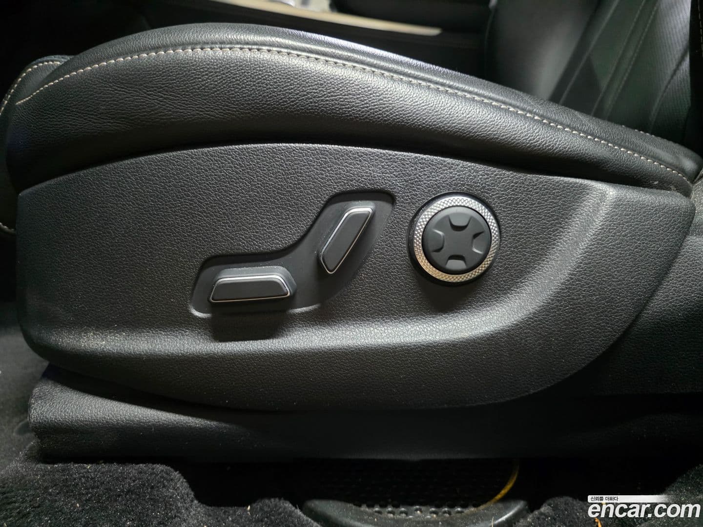 Main__Slider__Photo:GV80 Genesis 2021.10-16