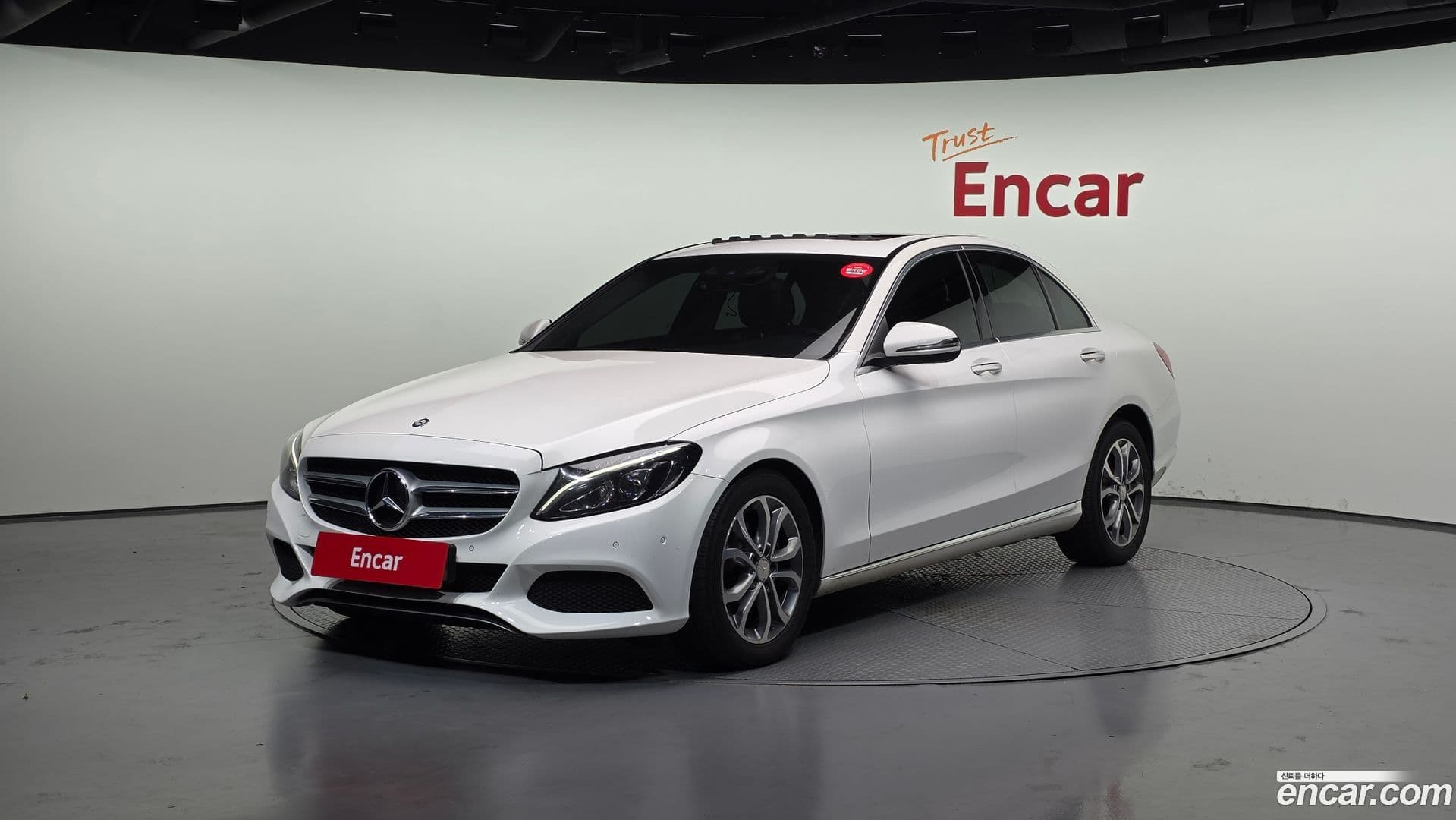 Main__Slider__Photo:C-Class Mercedes-Benz 2016.6-0
