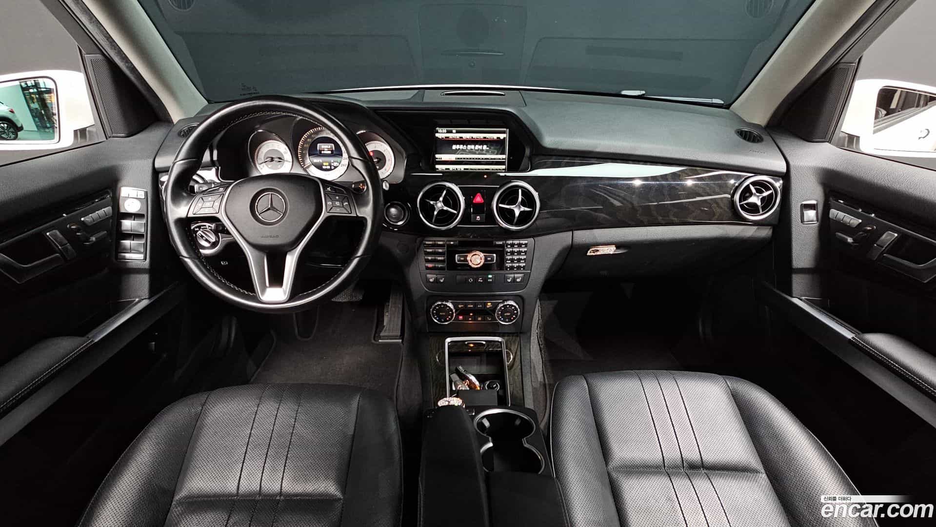 GLK-Class Mercedes-Benz 2015.1-INNER-007