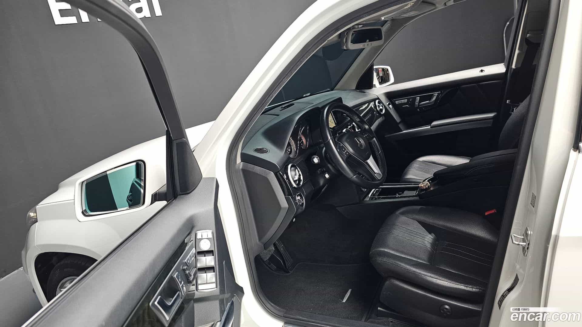 GLK-Class Mercedes-Benz 2015.1-INNER-010