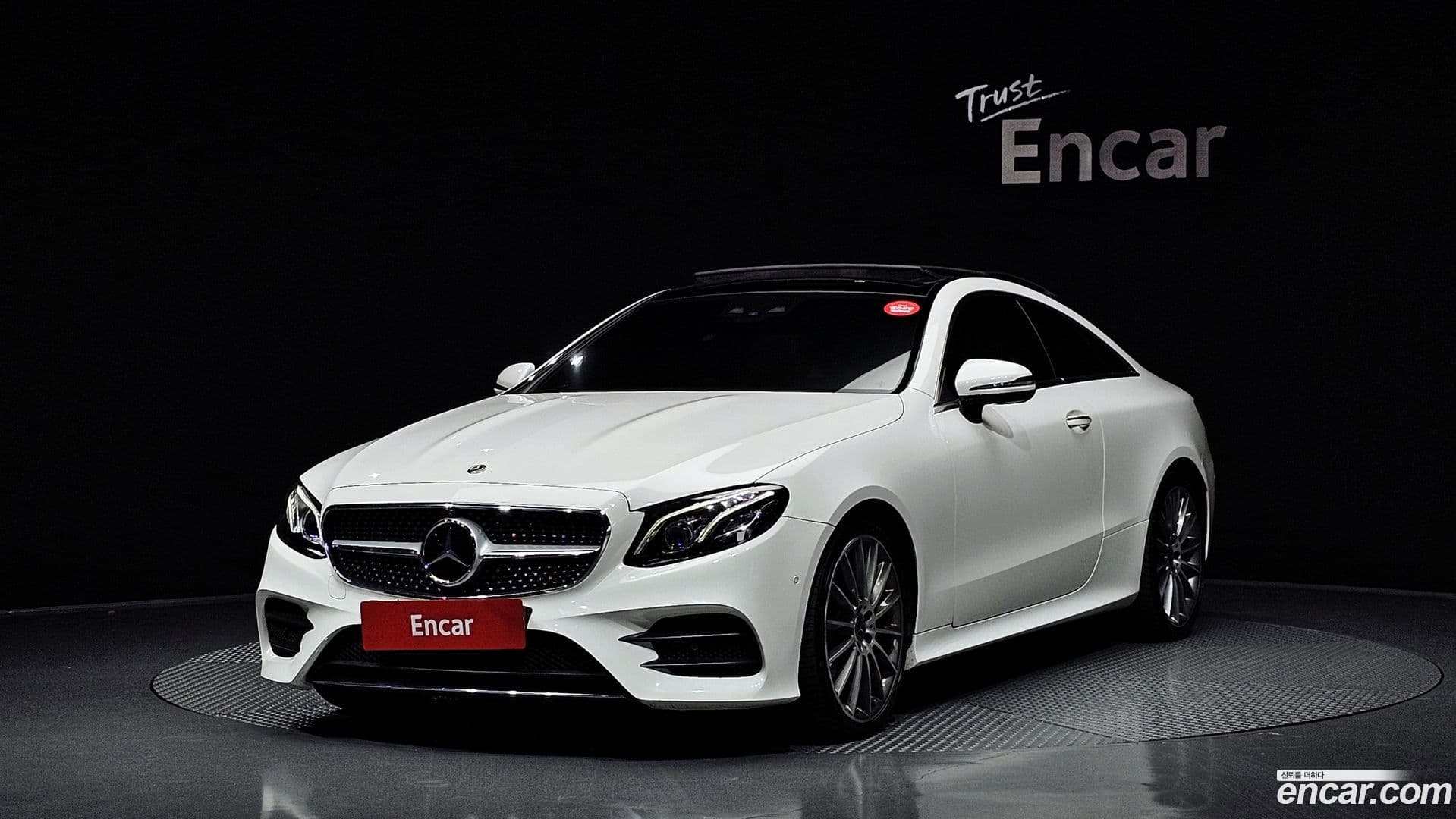 Main__Slider__Photo:E-Class Mercedes-Benz 2019.7-0