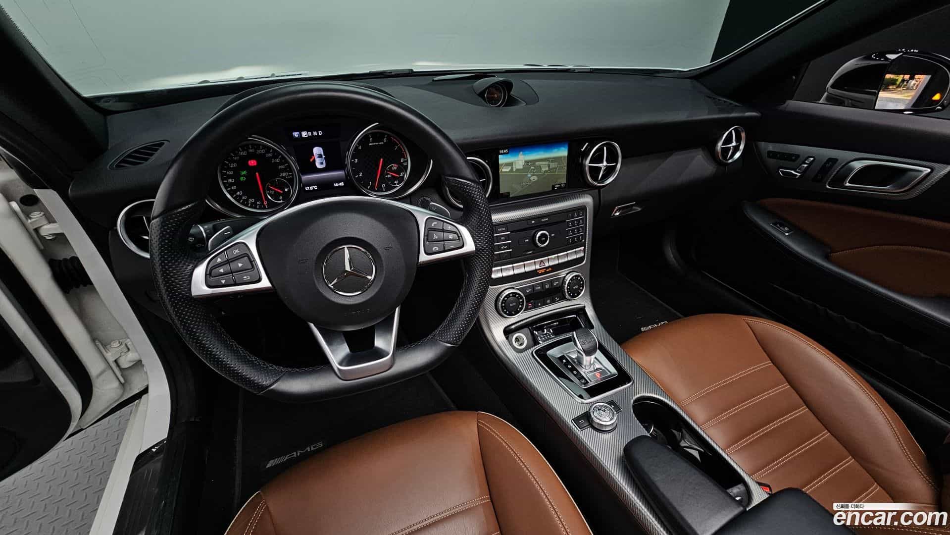 SLC-Class Mercedes-Benz 2017.11-INNER-007