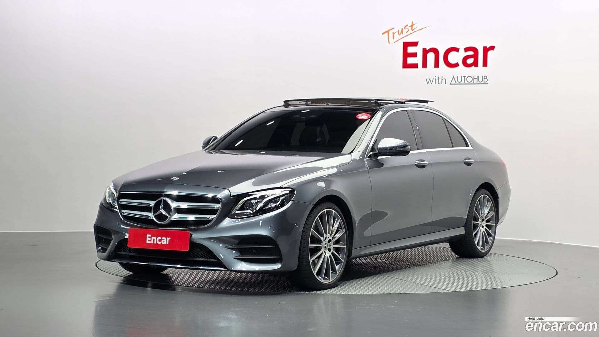 Main__Slider__Photo:E-Class Mercedes-Benz 2017.6-0