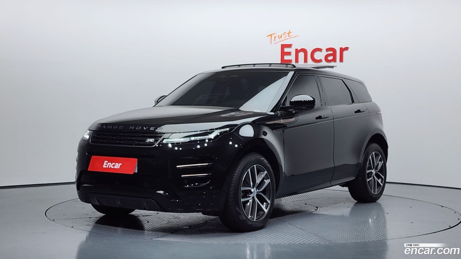 Main__Slider__Photo:Range Rover Evoque Land Rover 2024.8-0