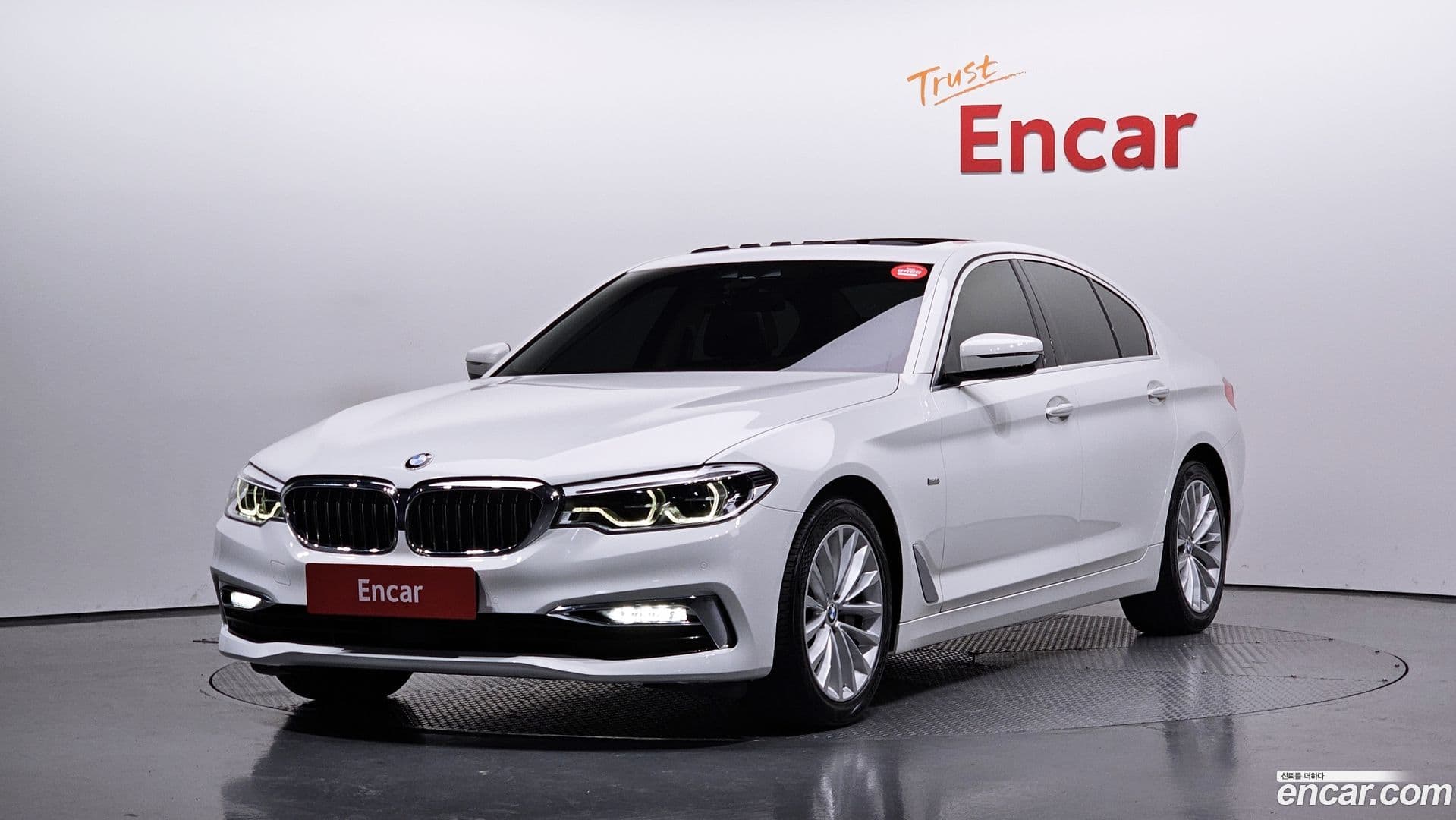 Main__Slider__Photo:5-Series BMW 2018.5-0