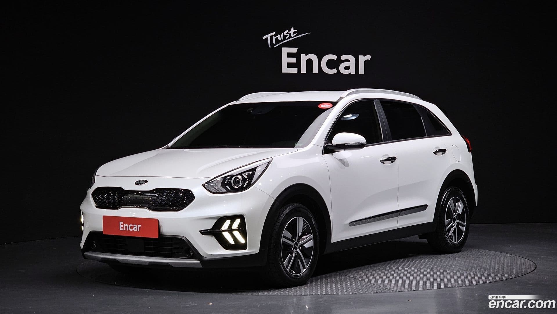 Main__Slider__Photo:Niro Kia 2020.9-0