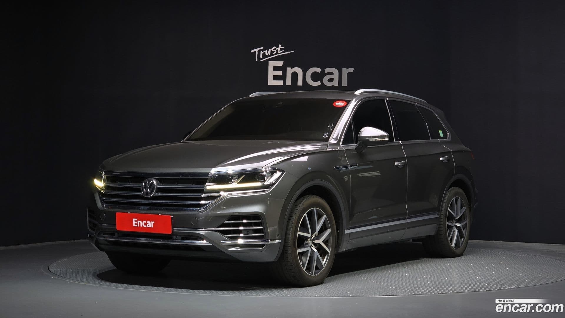 Main__Slider__Photo:Touareg Volkswagen 2020.1-0