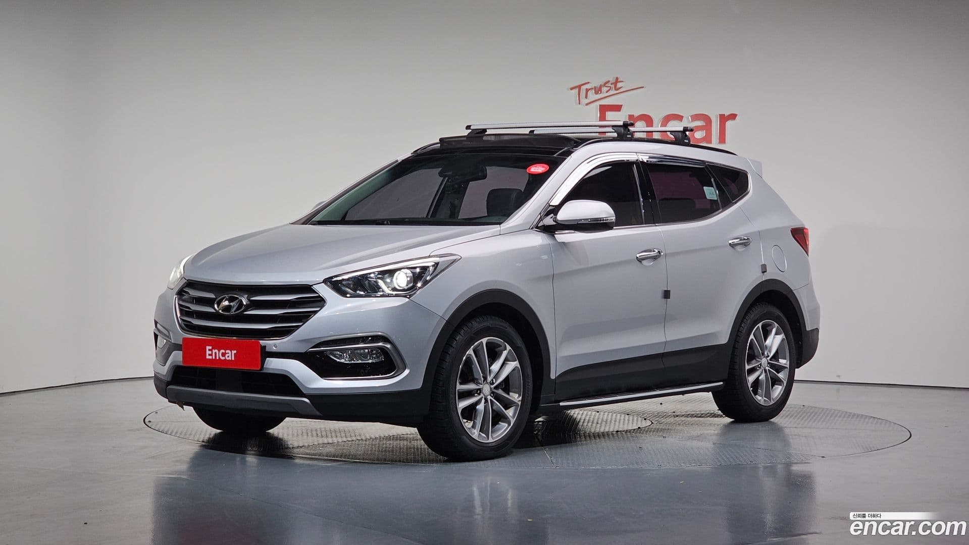 Main__Slider__Photo:Santafe Hyundai 2017.3-0