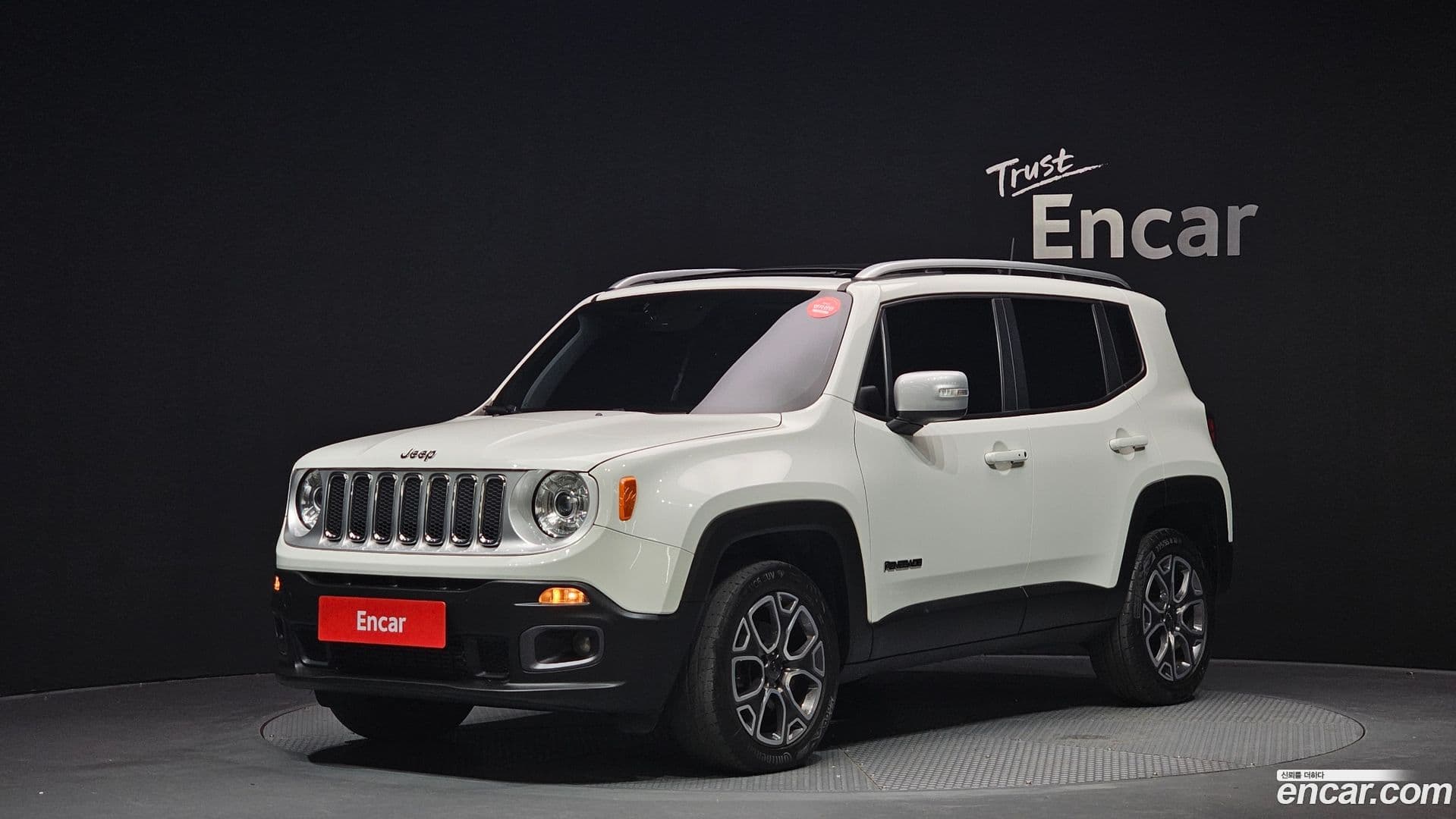 Main__Slider__Photo:Renegade Jeep 2018.11-0