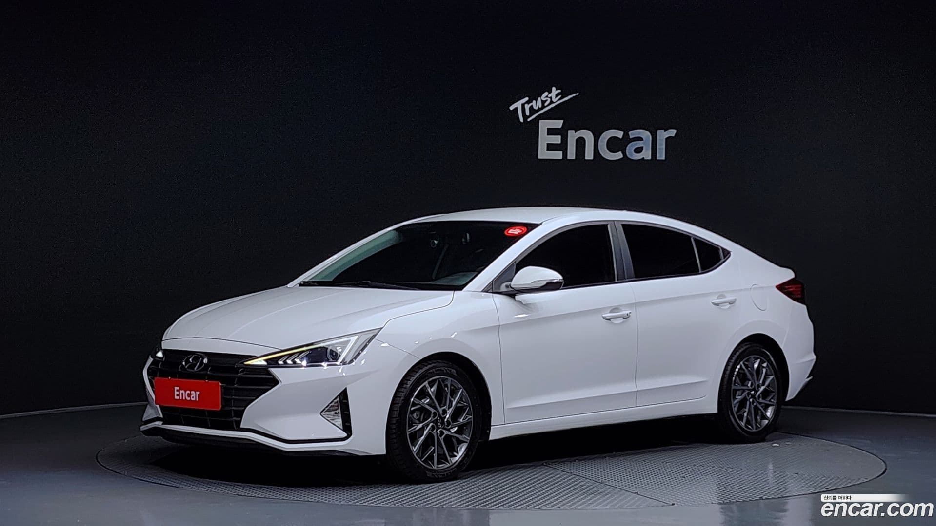Main__Slider__Photo:AVANTE Hyundai 2019.4-0