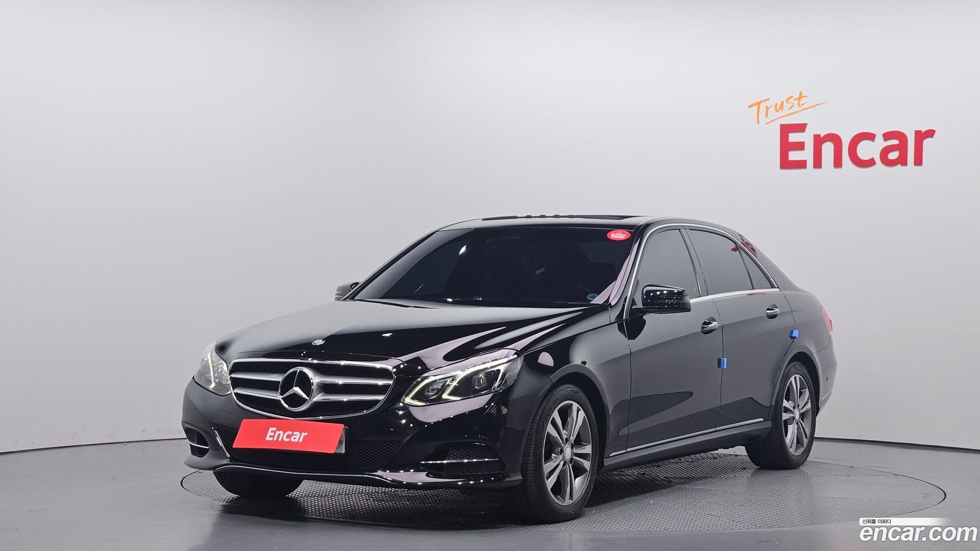 Main__Slider__Photo:E-Class Mercedes-Benz 2014.3-0