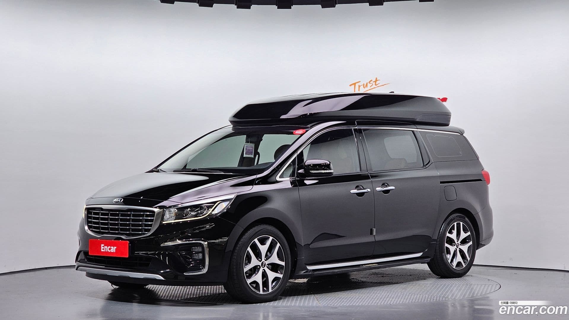 Main__Slider__Photo:Canival Kia 2019.1-0