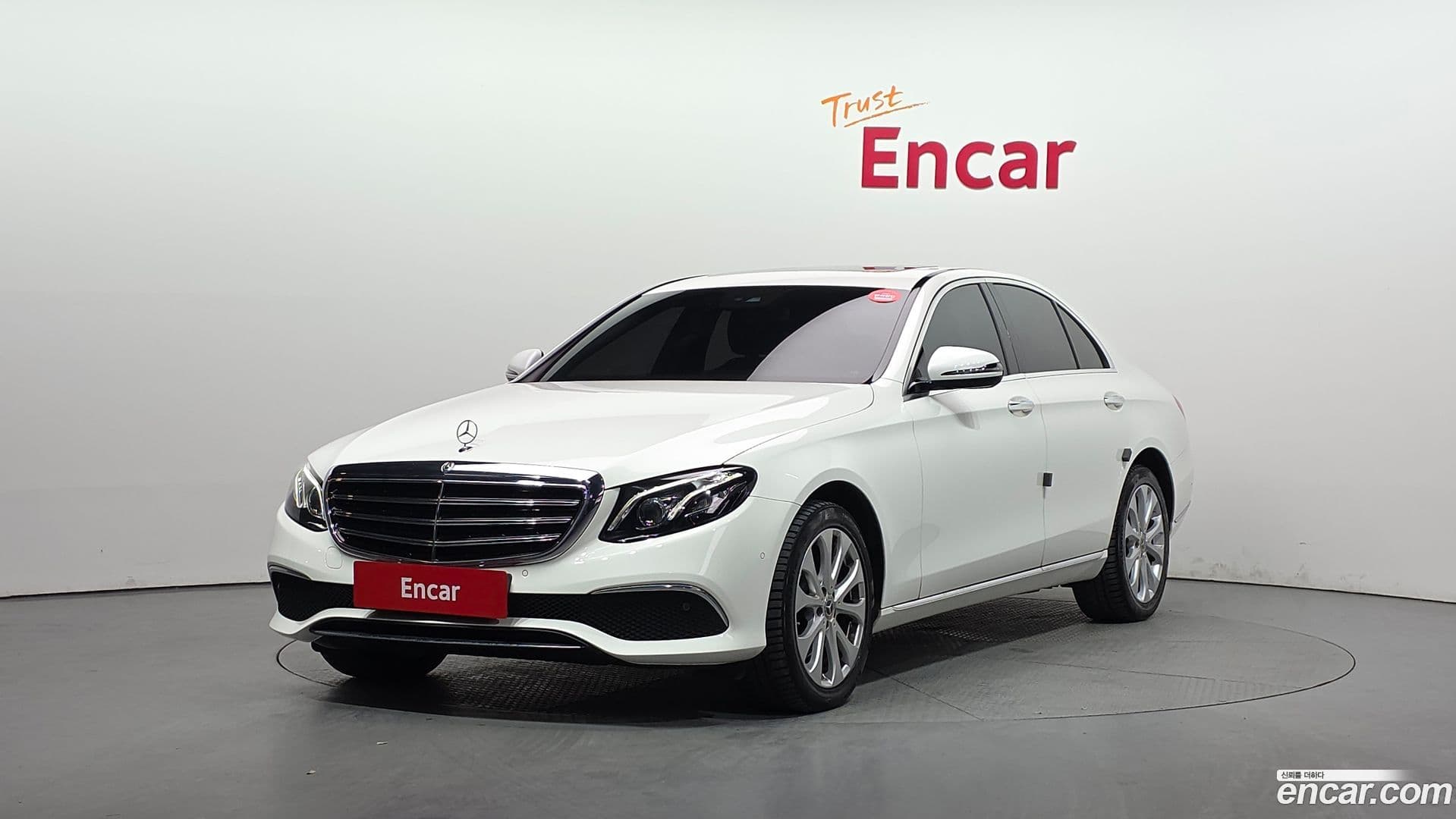 Main__Slider__Photo:E-Class Mercedes-Benz 2019.9-0