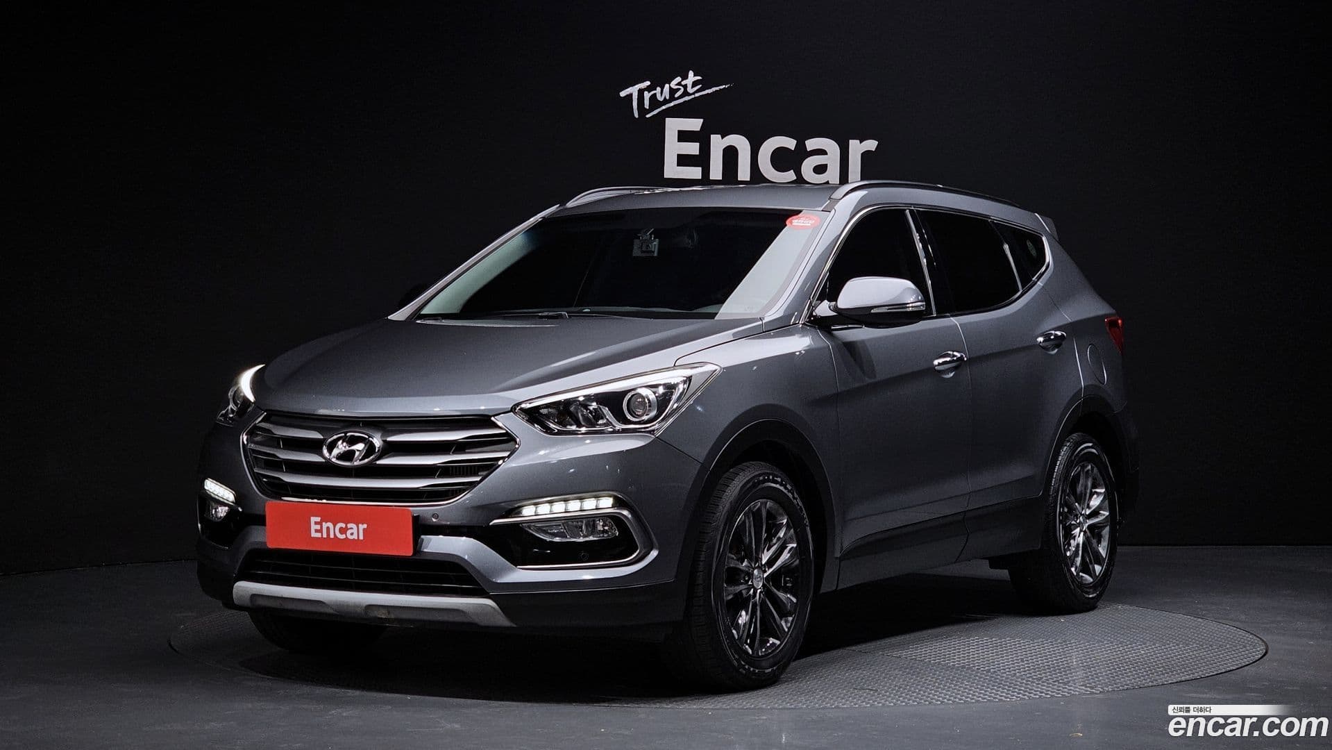 Main__Slider__Photo:Santafe Hyundai 2017.4-0