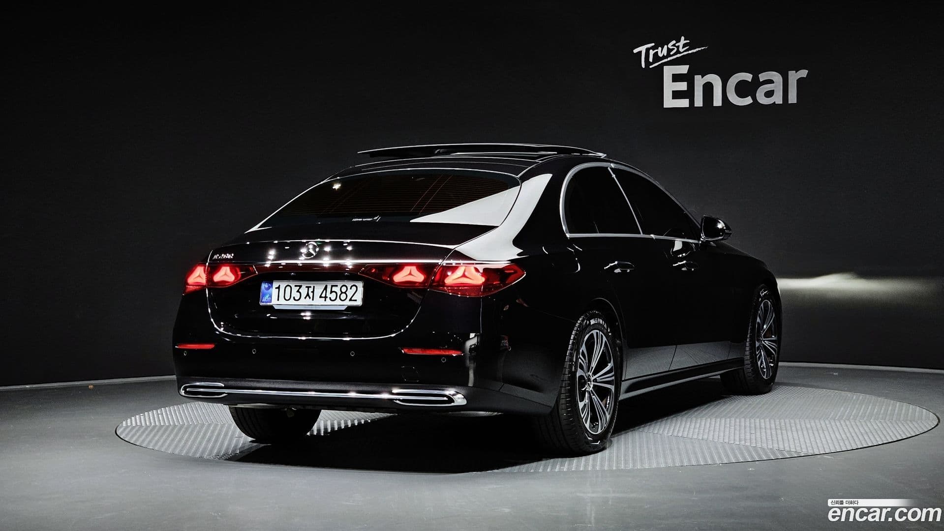 Main__Slider__Photo:E-Class Mercedes-Benz 2025.2-0