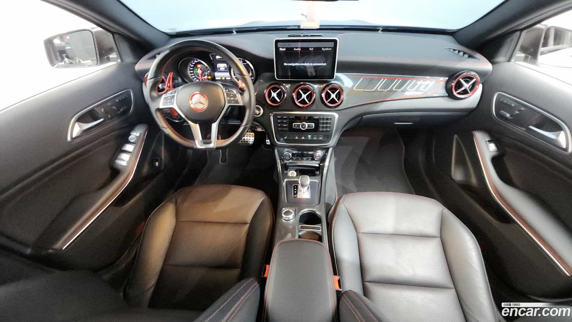 GLA-Class Mercedes-Benz 2015.11-INNER-007