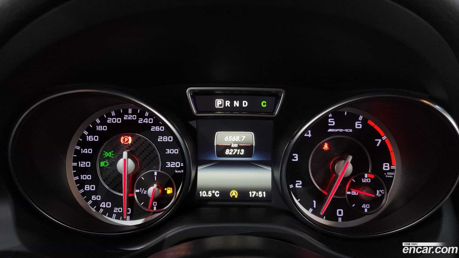 GLA-Class Mercedes-Benz 2015.11-INNER-008