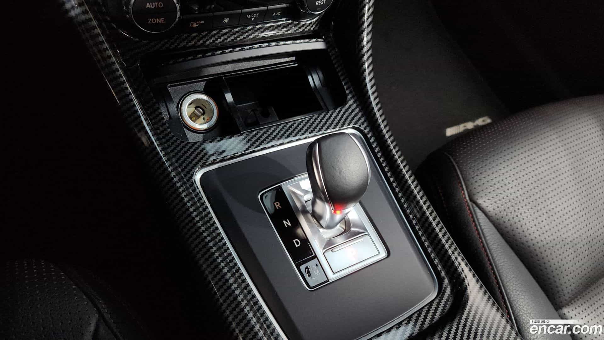 GLA-Class Mercedes-Benz 2015.11-INNER-009