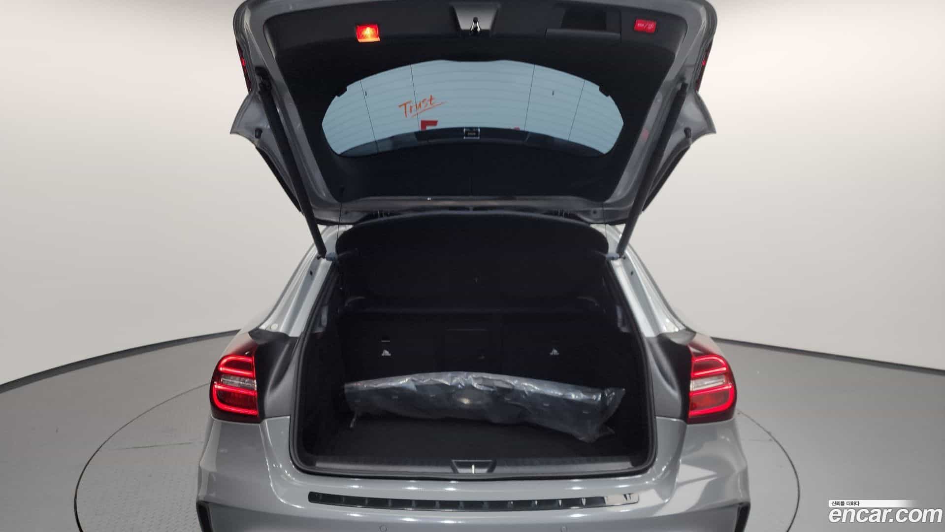 GLA-Class Mercedes-Benz 2015.11-OPTION-024