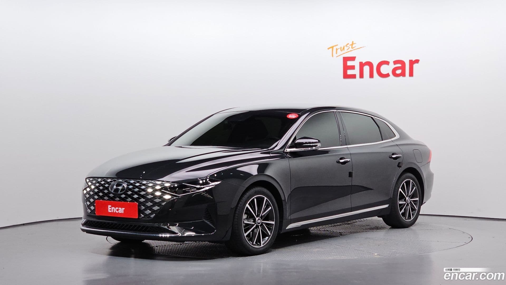 Main__Slider__Photo:Grandeur Hyundai 2021.10-0