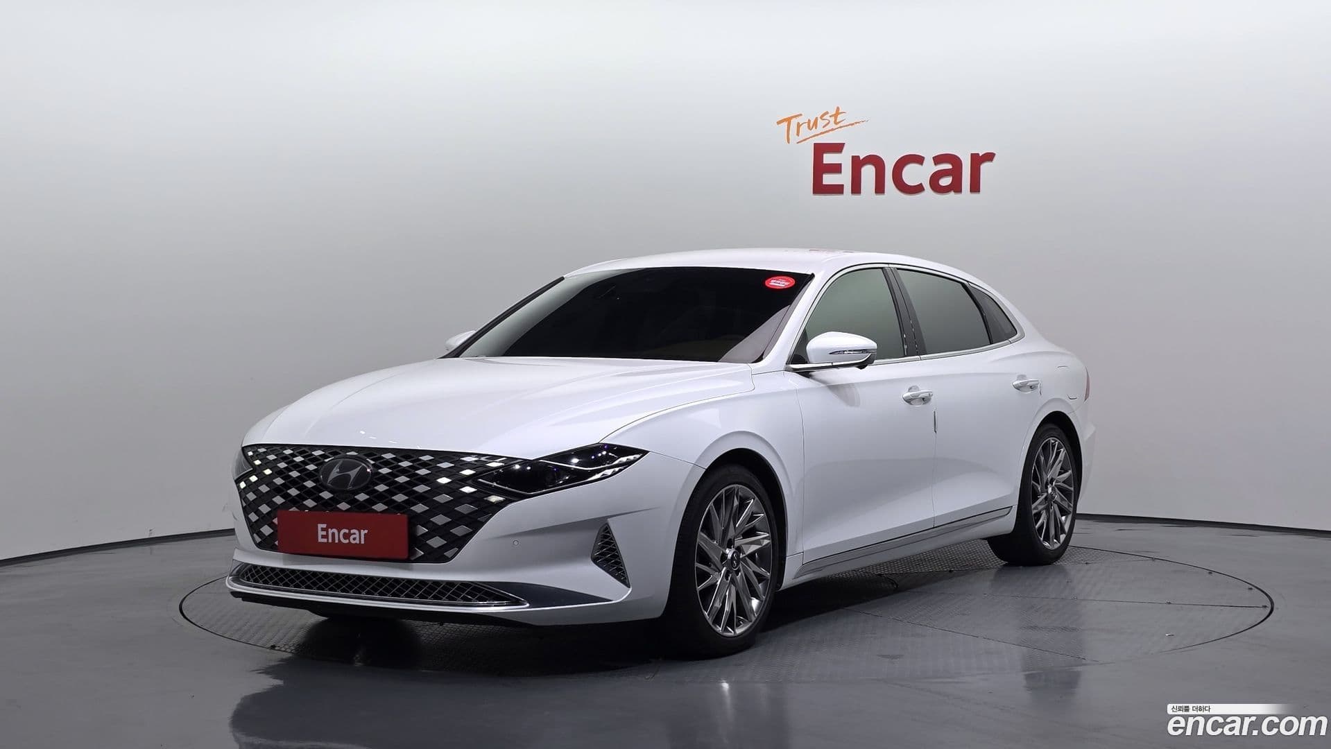 Main__Slider__Photo:Grandeur Hyundai 2020.1-0