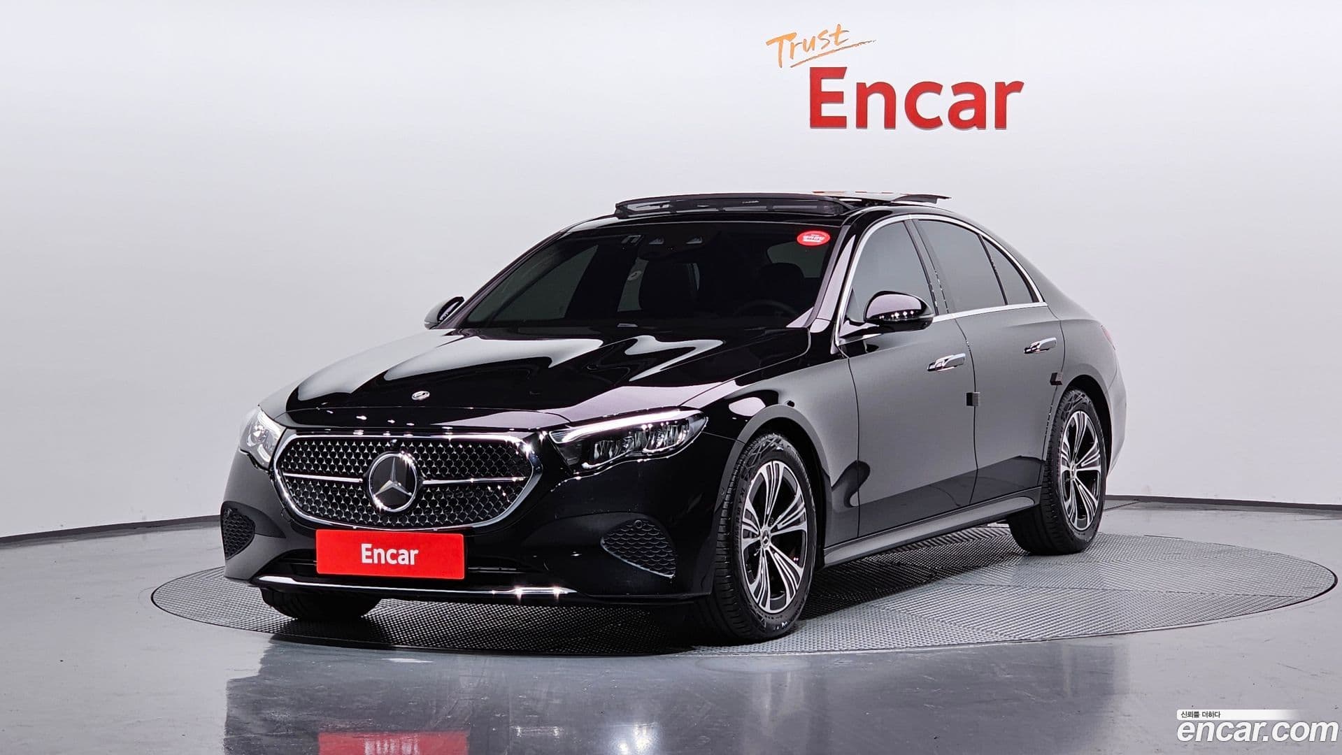 Main__Slider__Photo:E-Class Mercedes-Benz 2024.7-0