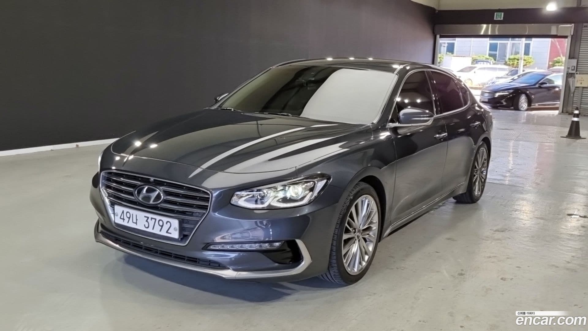Main__Slider__Photo:Grandeur Hyundai 2017.0-0