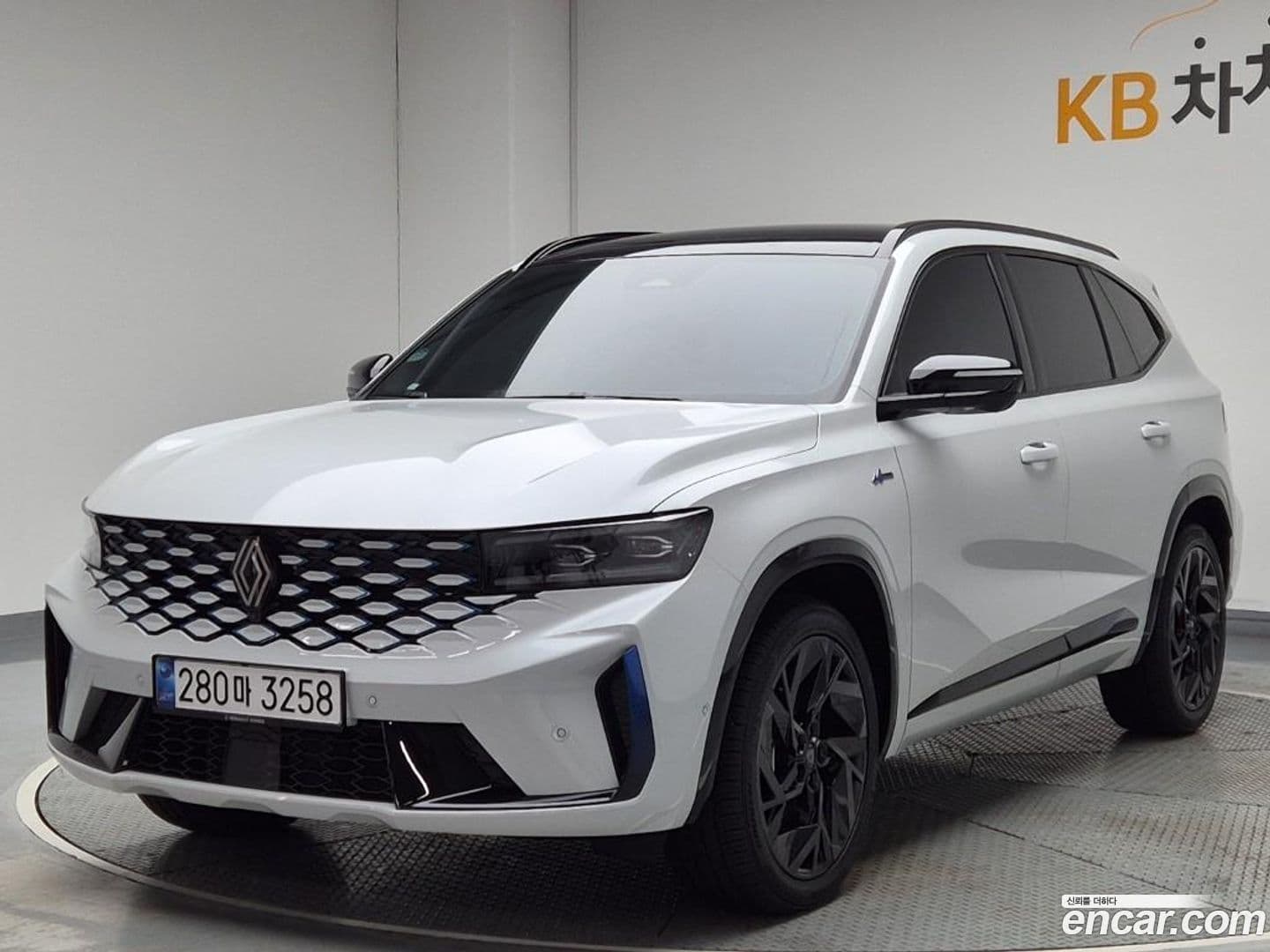Main__Slider__Photo:Grand Koleos Renault Korea 2024.11-0