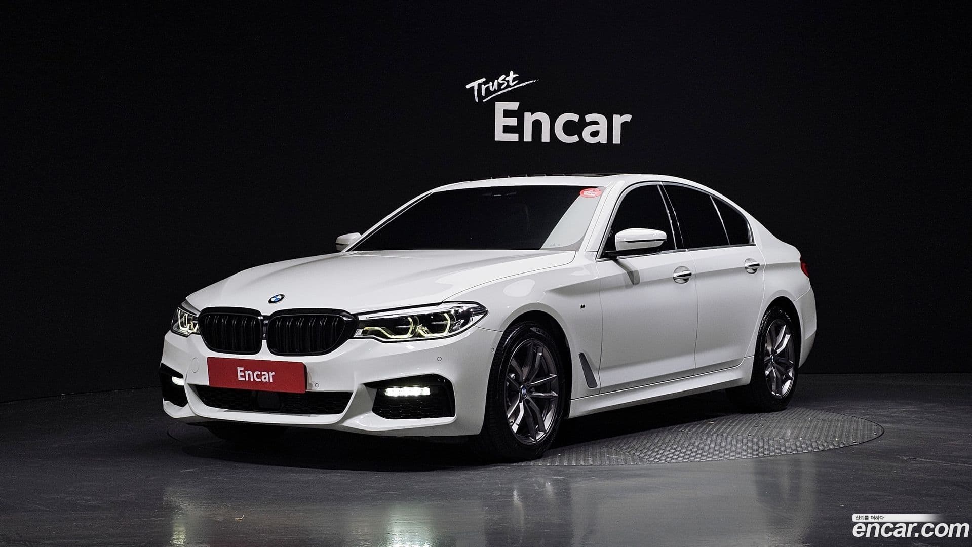Main__Slider__Photo:5-Series BMW 2018.3-0