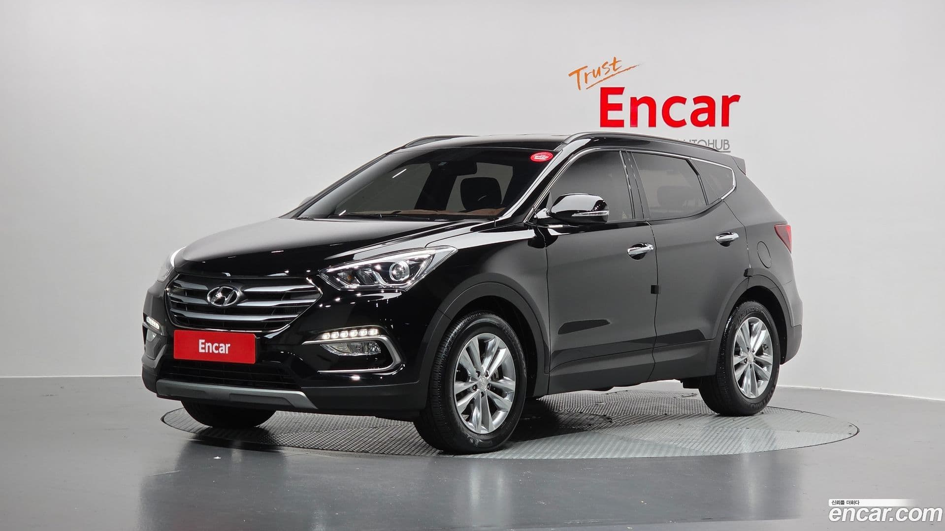 Main__Slider__Photo:Santafe Hyundai 2017.0-0