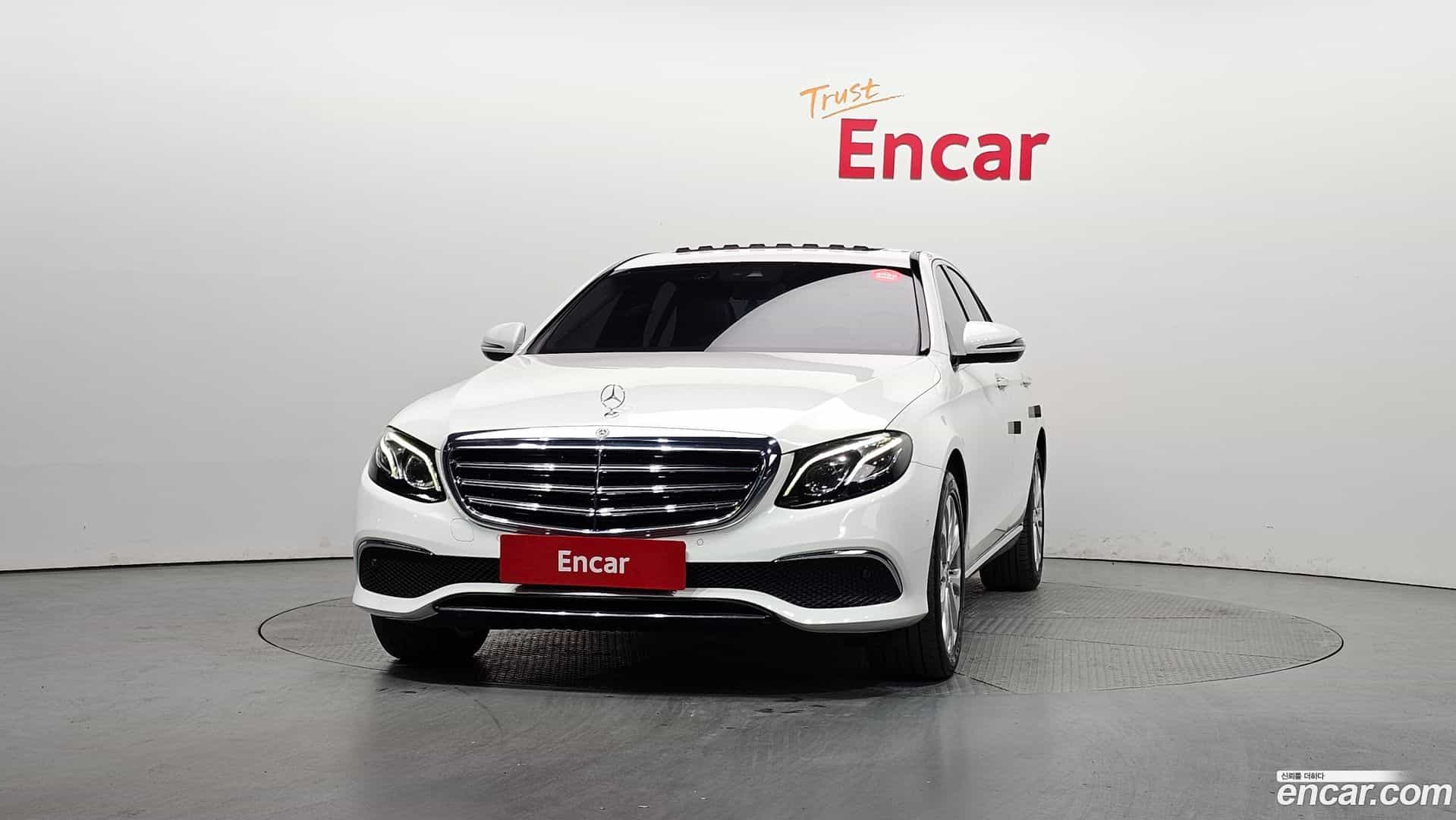 E-Class Mercedes-Benz 2019.10-OUTER-3