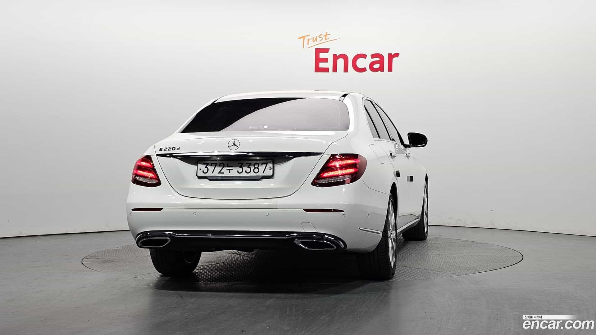 E-Class Mercedes-Benz 2019.10-OUTER-4