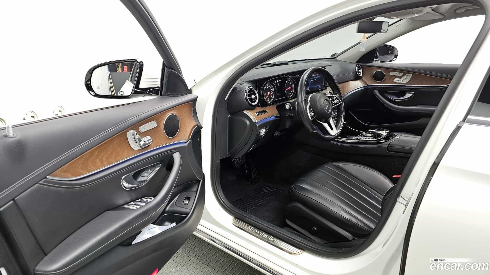 E-Class Mercedes-Benz 2019.10-INNER-10