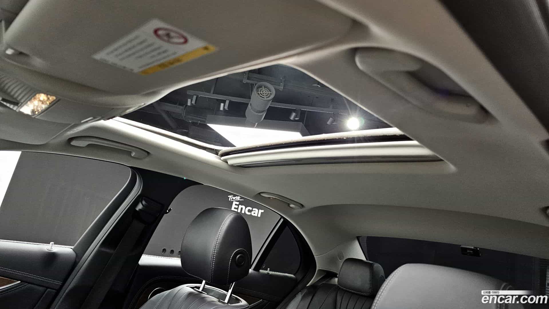 E-Class Mercedes-Benz 2019.10-OPTION-23