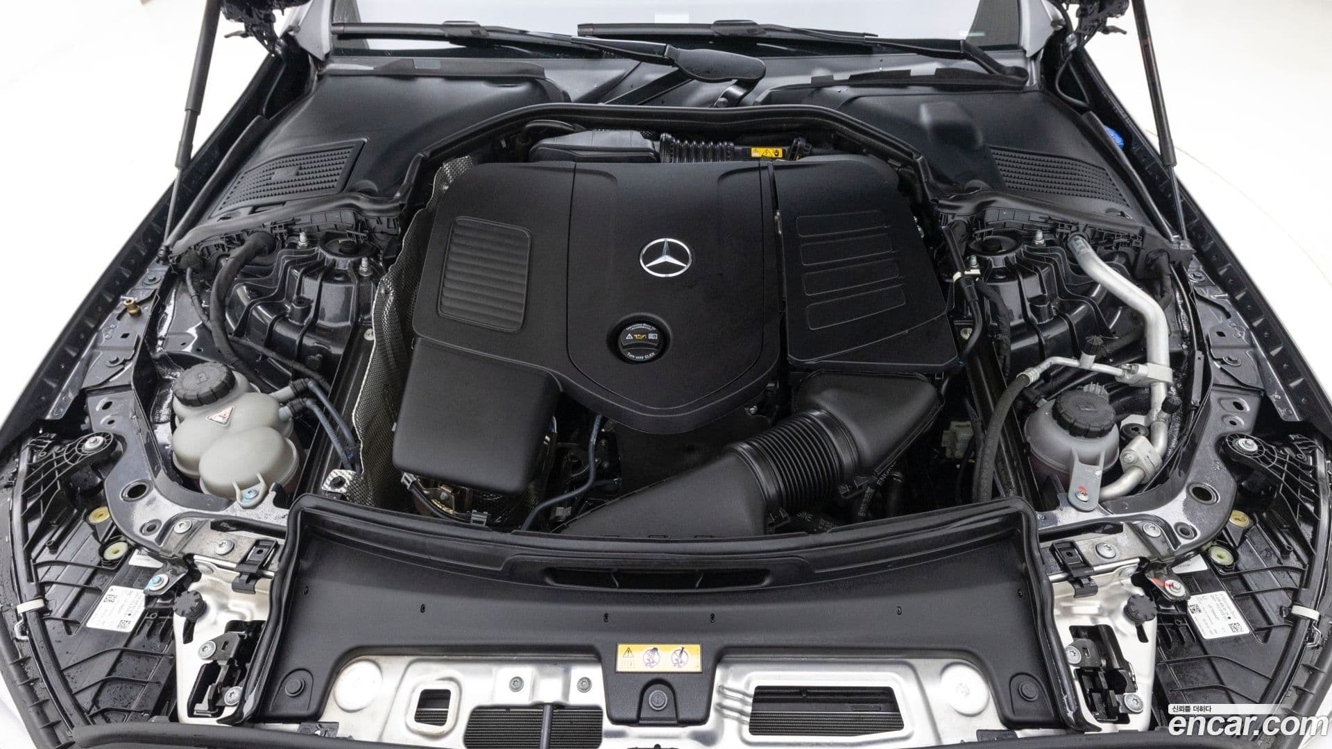 Main__Slider__Photo:C-Class Mercedes-Benz 2023.8-5