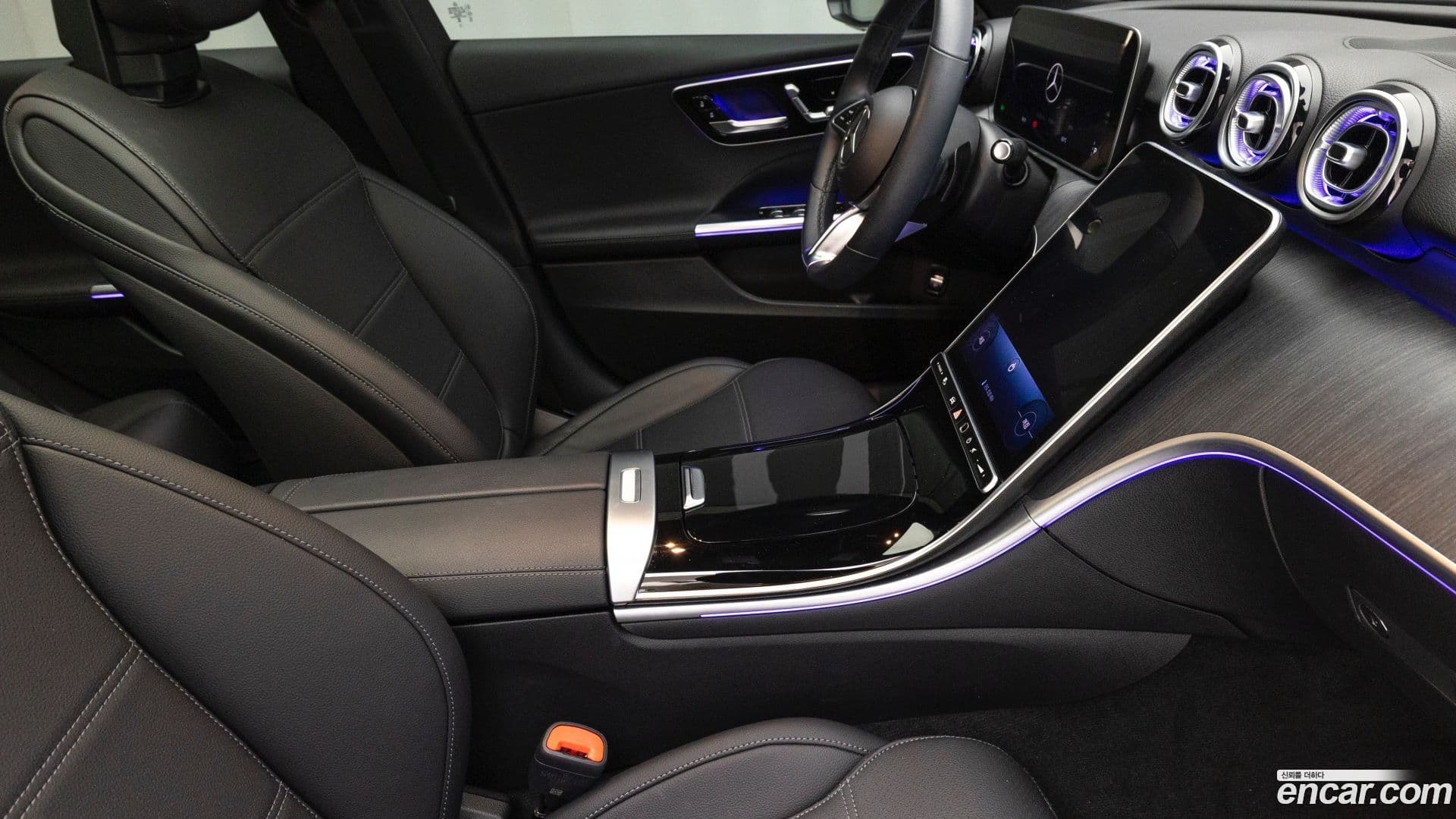 Main__Slider__Photo:C-Class Mercedes-Benz 2023.8-8