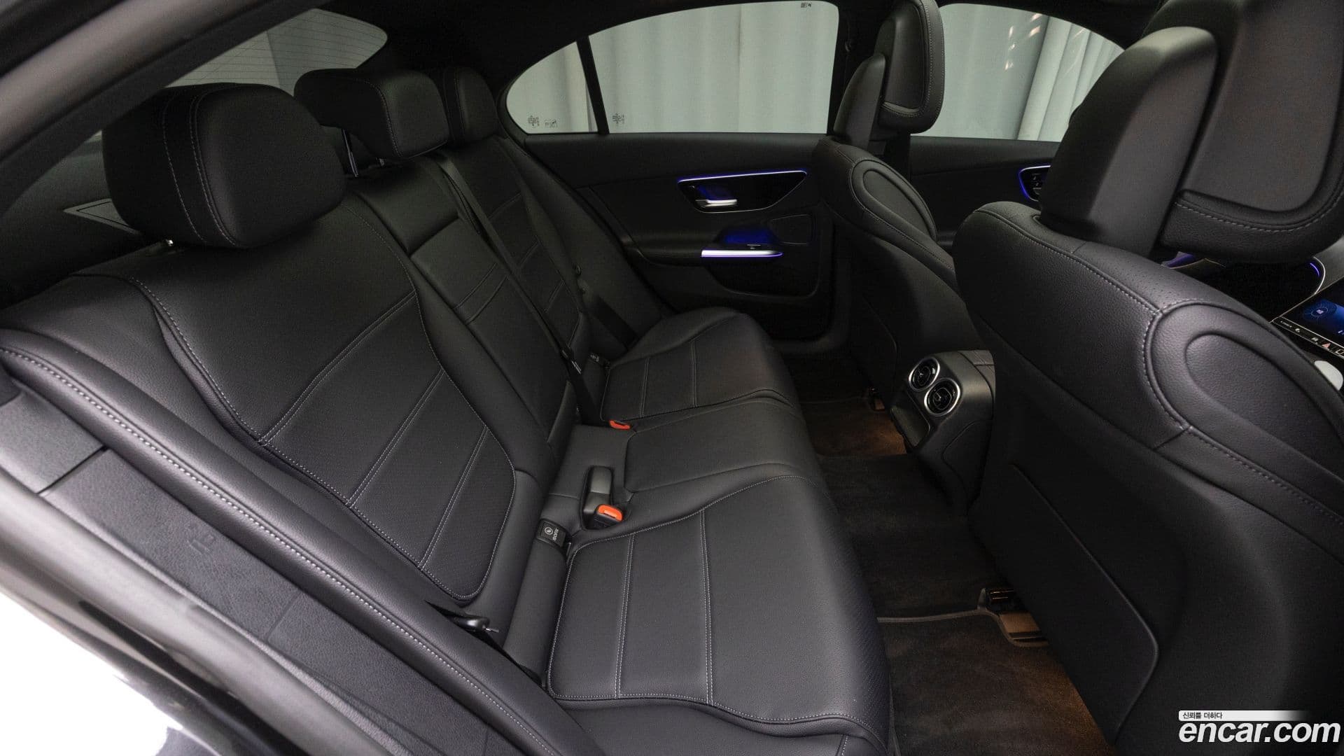 Main__Slider__Photo:C-Class Mercedes-Benz 2023.8-9