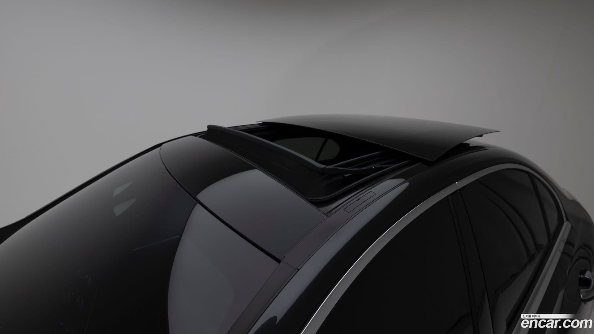 Main__Slider__Photo:C-Class Mercedes-Benz 2023.8-11
