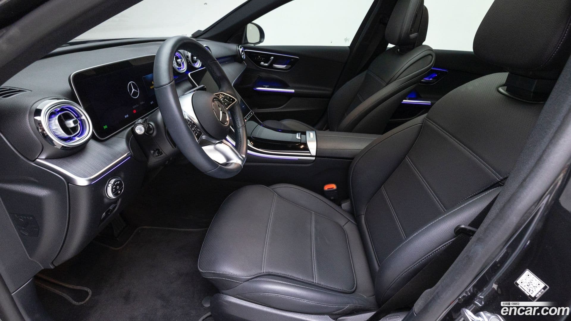 Main__Slider__Photo:C-Class Mercedes-Benz 2023.8-13