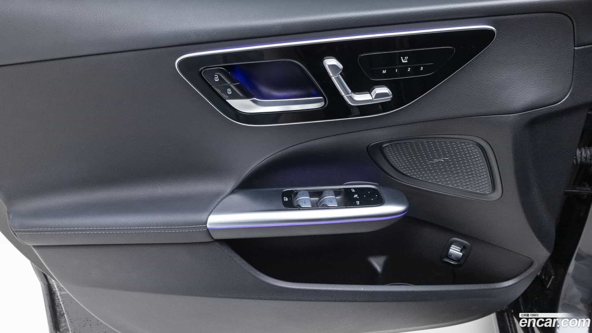 C-Class Mercedes-Benz 2023.8-OPTION-019