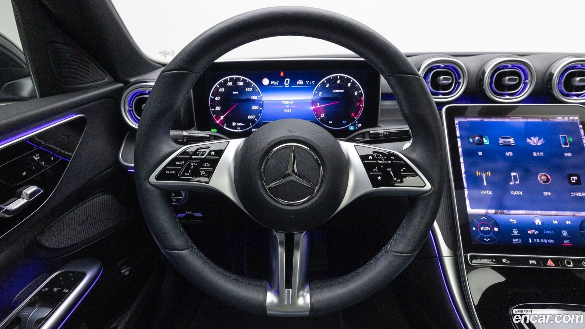 Main__Slider__Photo:C-Class Mercedes-Benz 2023.8-19