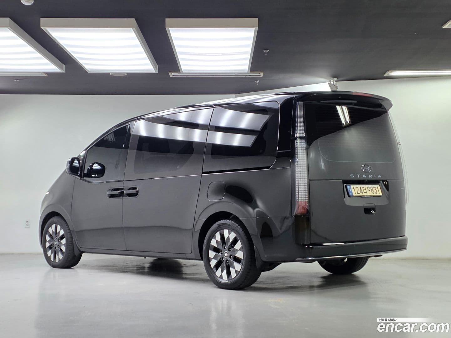 Main__Slider__Photo:Staria Hyundai 2021.10-0
