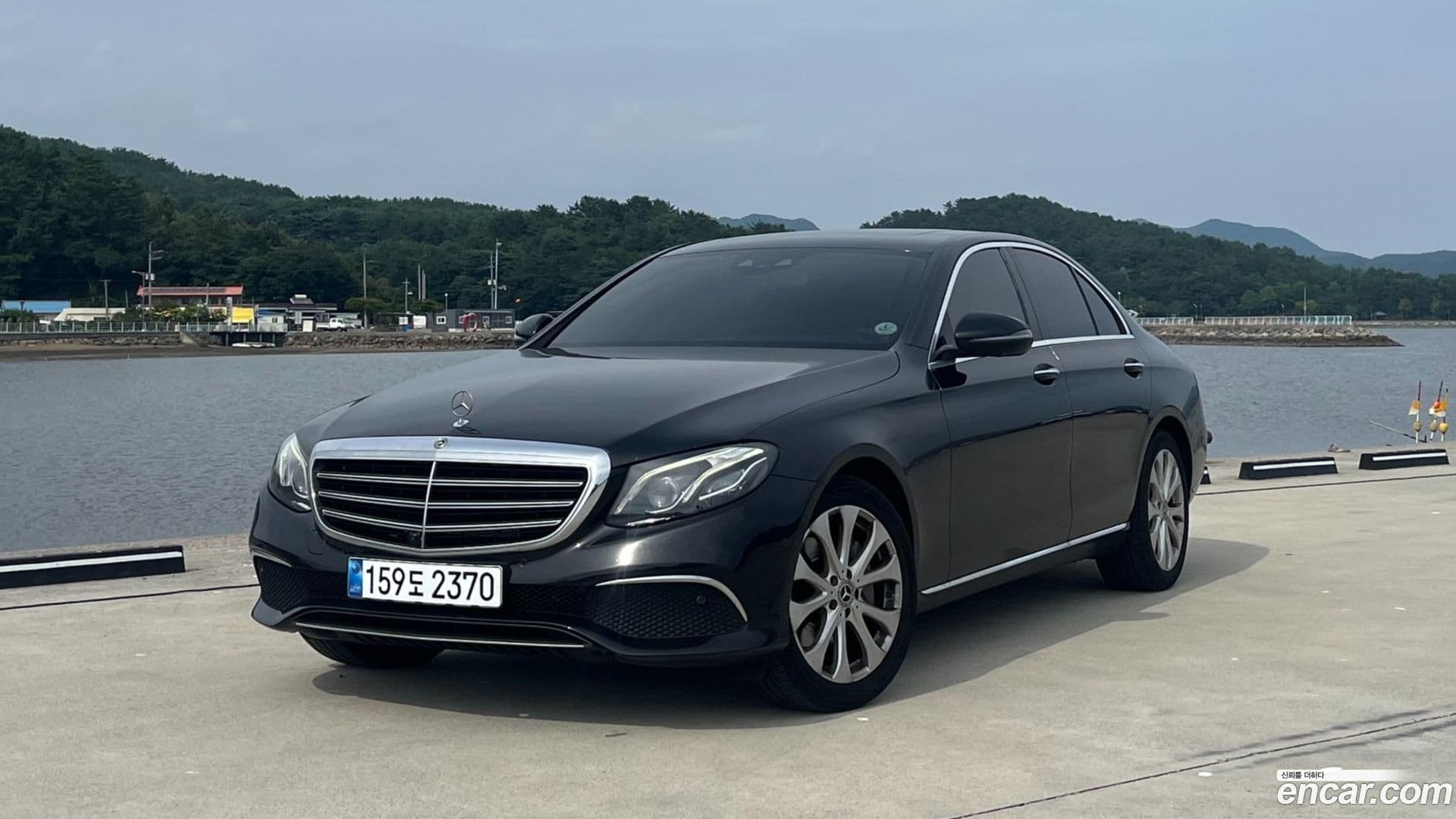 Main__Slider__Photo:E-Class Mercedes-Benz 2018.2-0