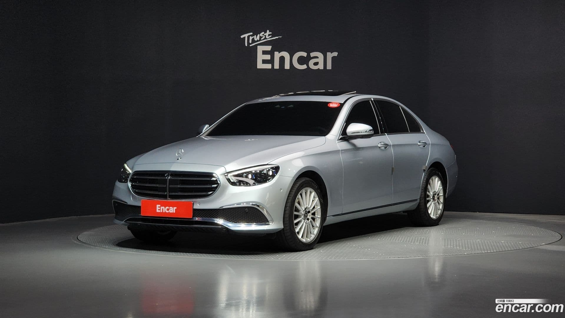 Main__Slider__Photo:E-Class Mercedes-Benz 2023.10-0