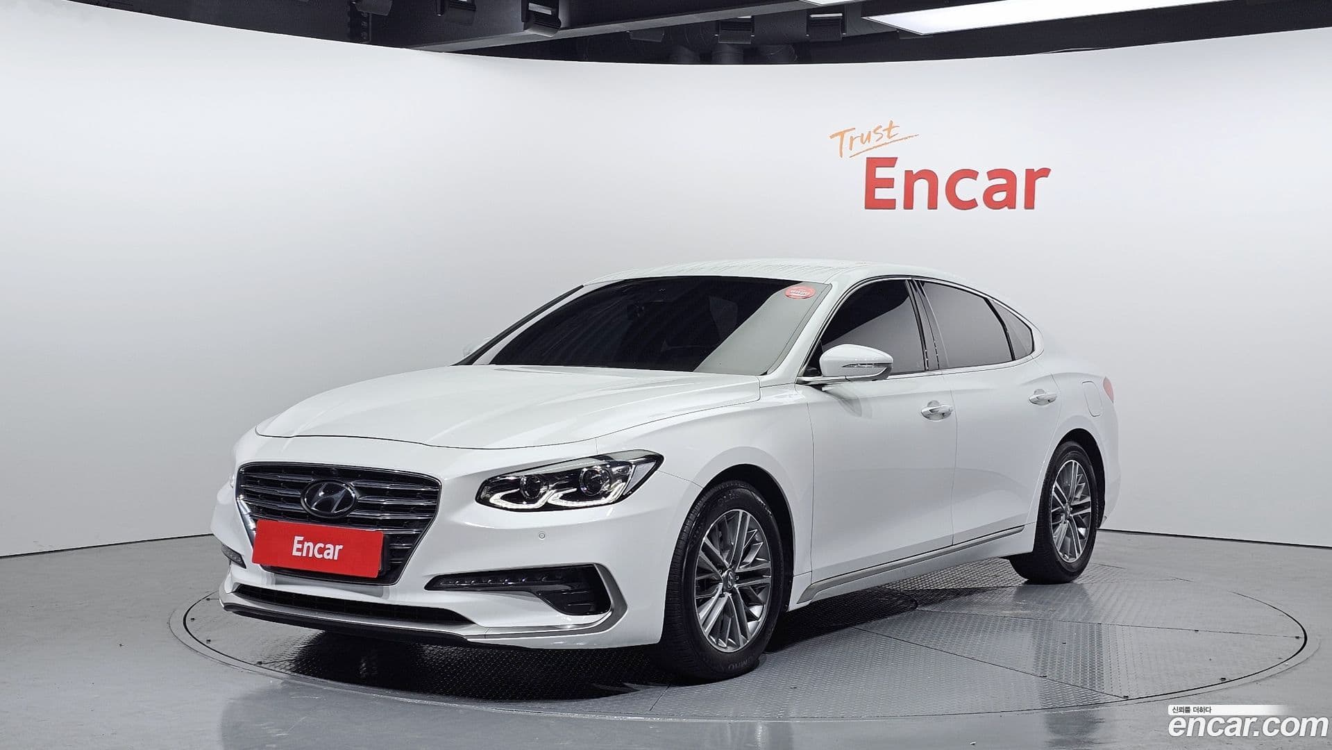 Main__Slider__Photo:Grandeur Hyundai 2019.4-0
