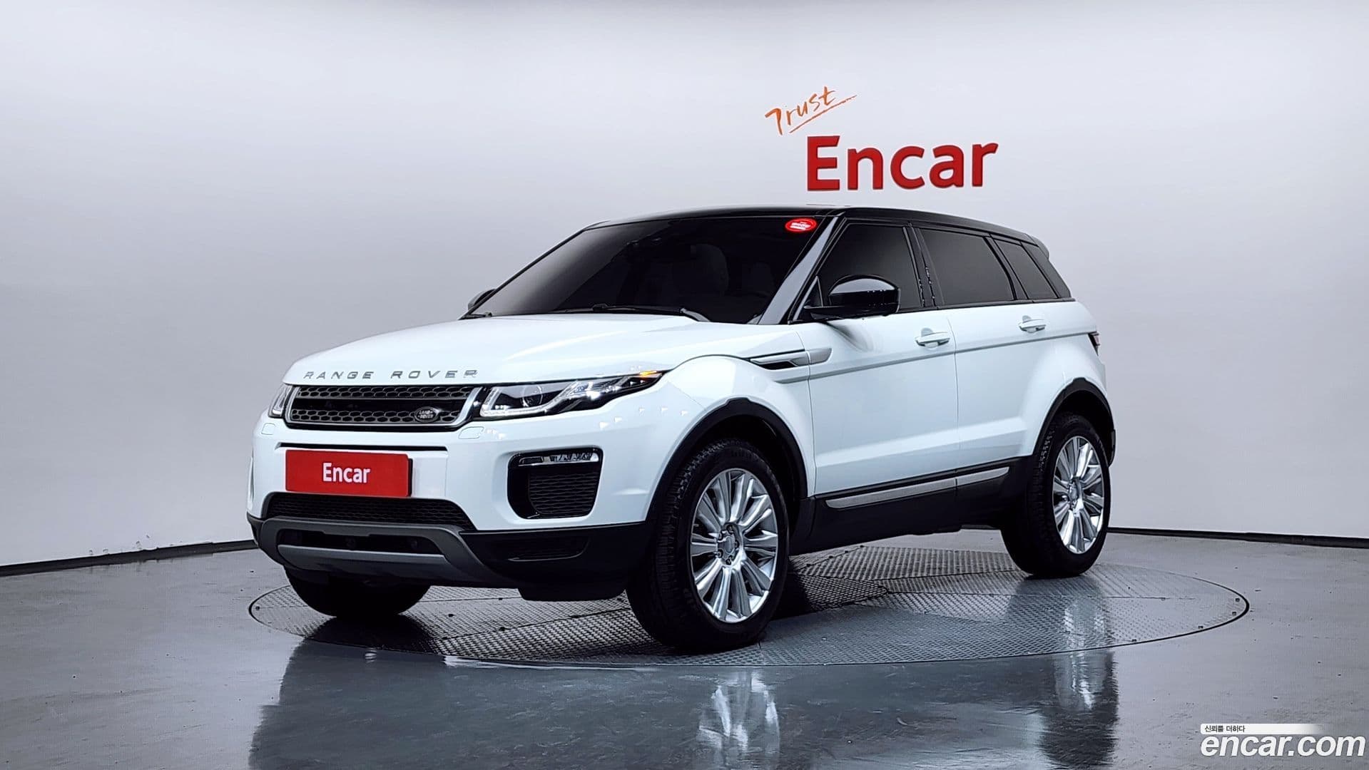 Main__Slider__Photo:Range Rover Evoque Land Rover 2018.3-0
